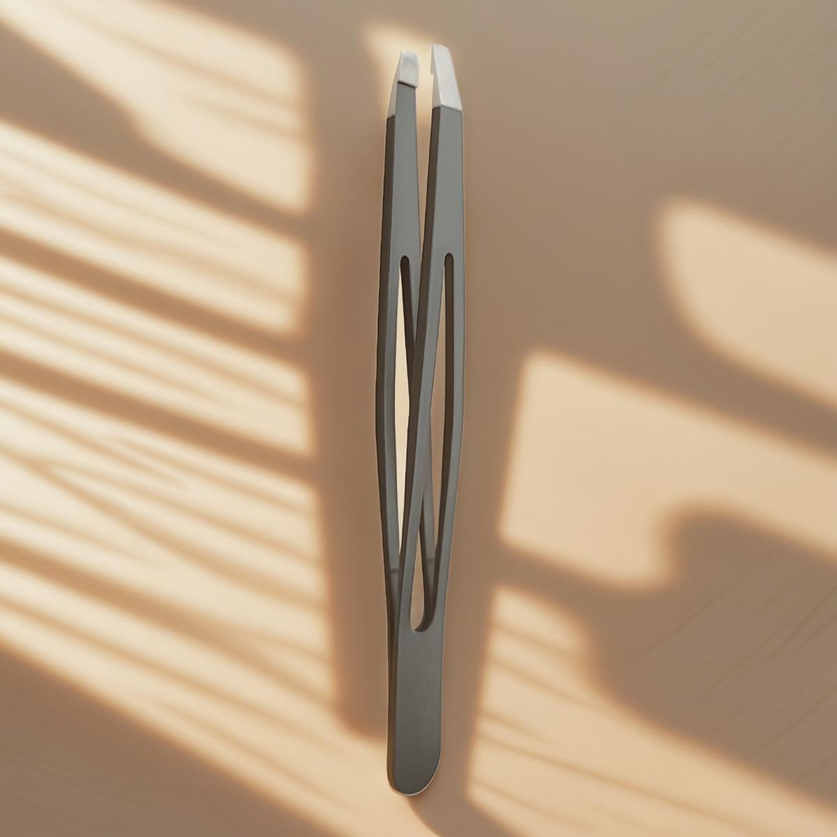 B2B Beauty Supplies: The Best Tweezers Manufacturer
