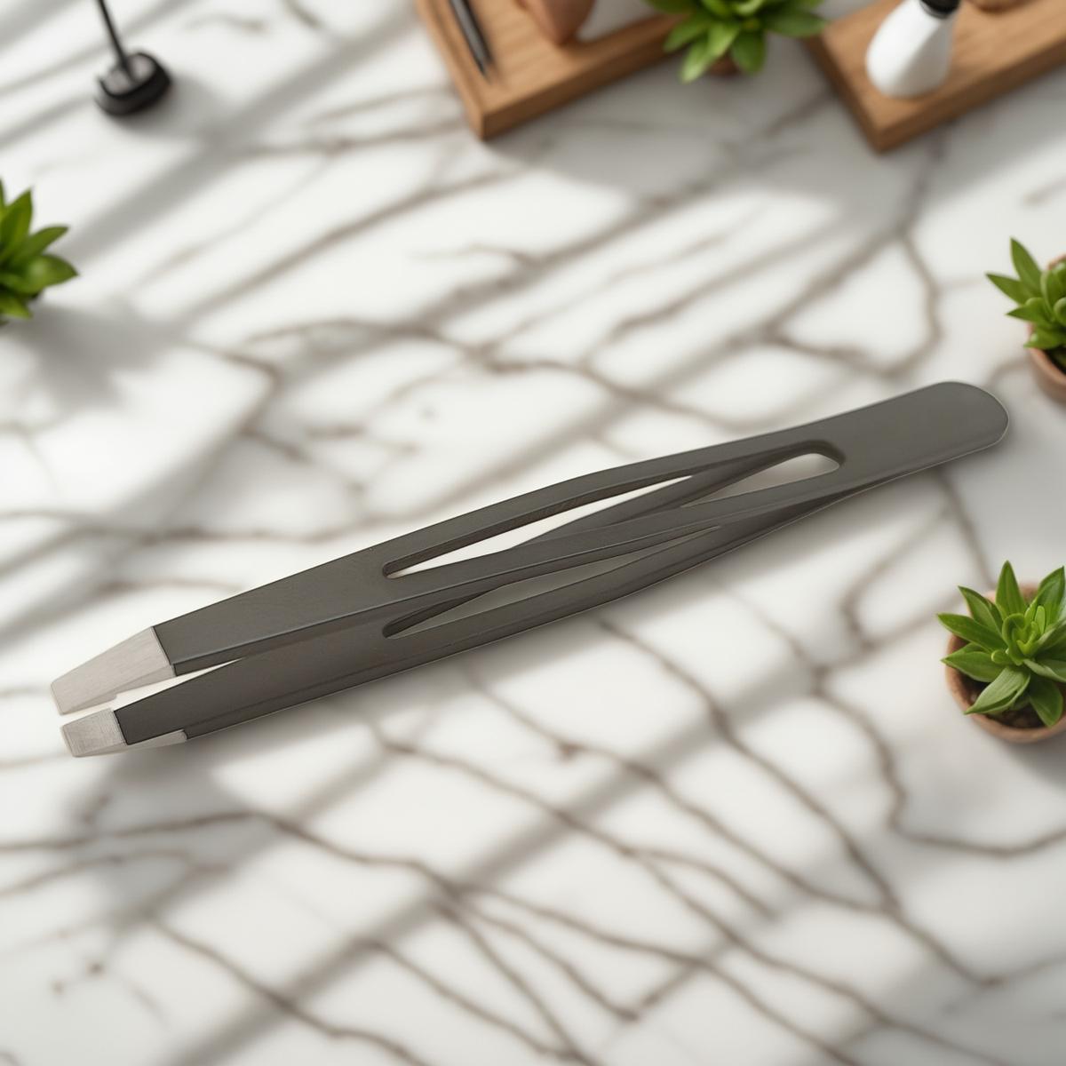 B2B Beauty Supplies: Reliable Tweezers & ODM Solutions