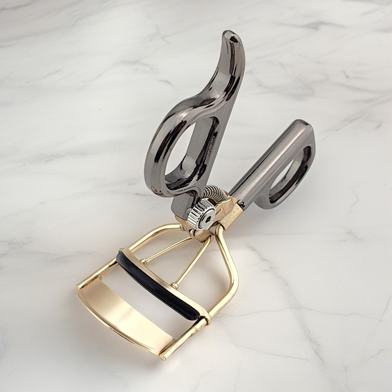 Luxury Eyelash Curler: Elegance Meets Precision