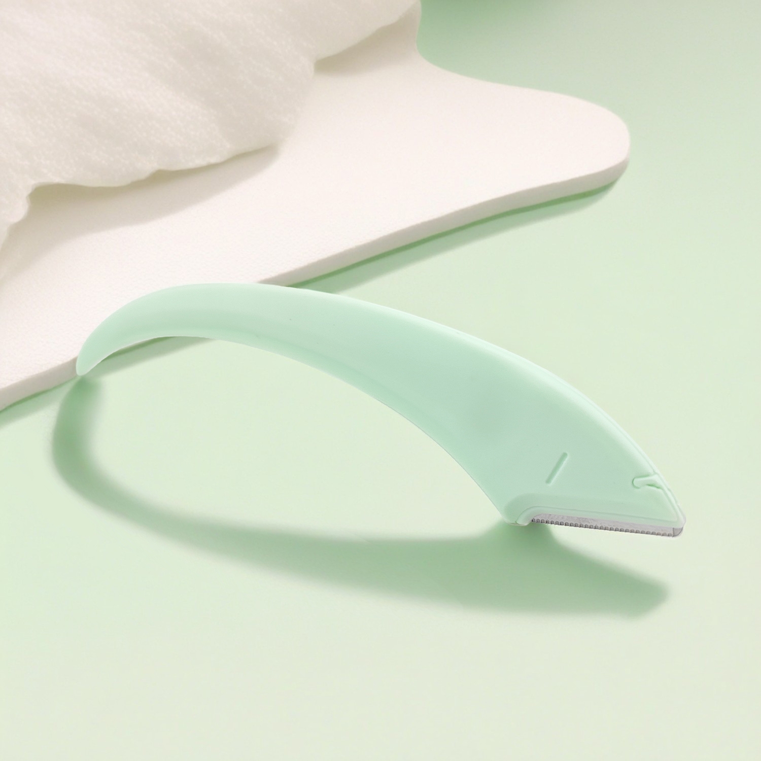 Elevate Your Brow Game with Olimor's Eyebrow Razor