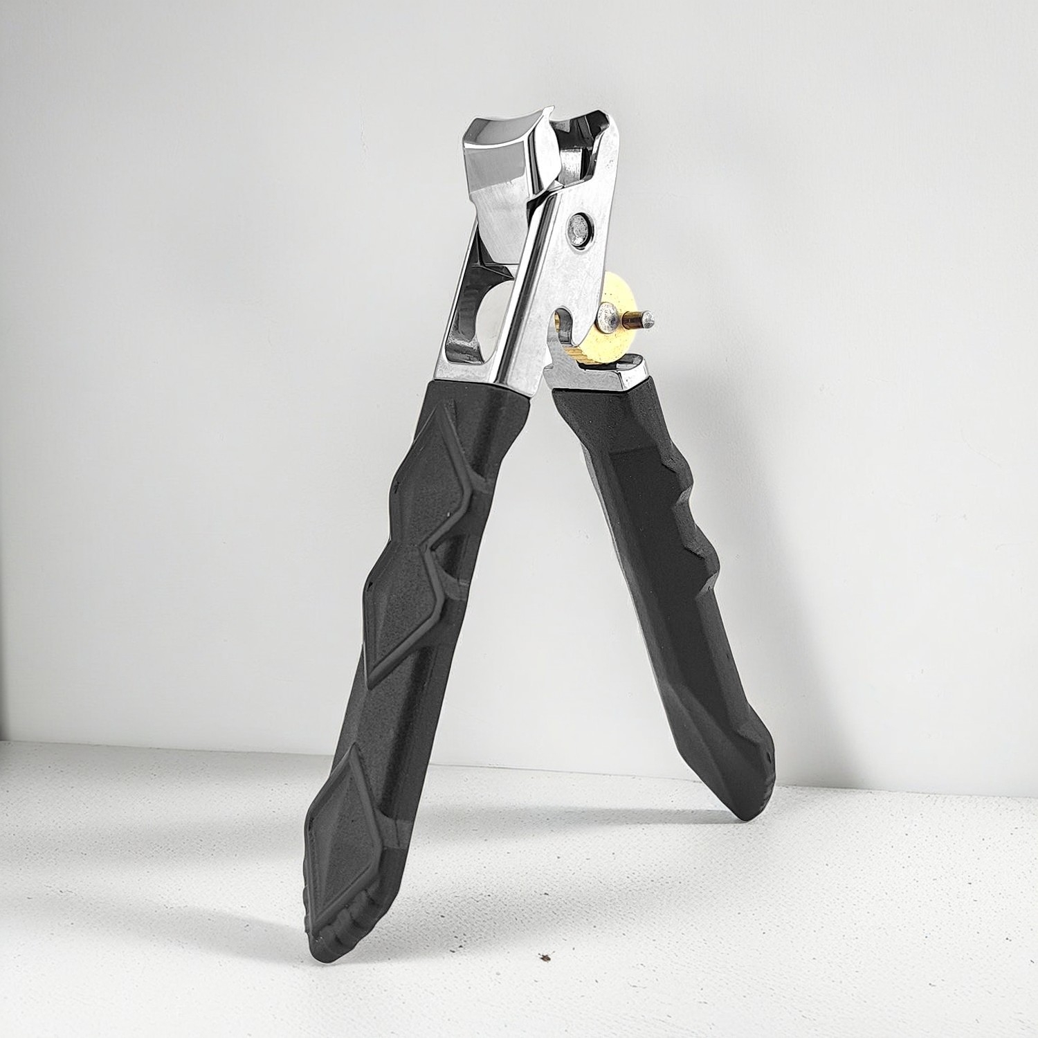 Precision Nail Care Tools: Master Grooming with Olimor