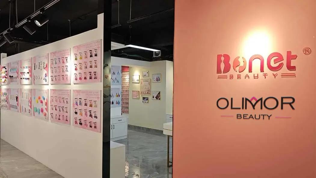OLIMOR beauty tool workshop and product display