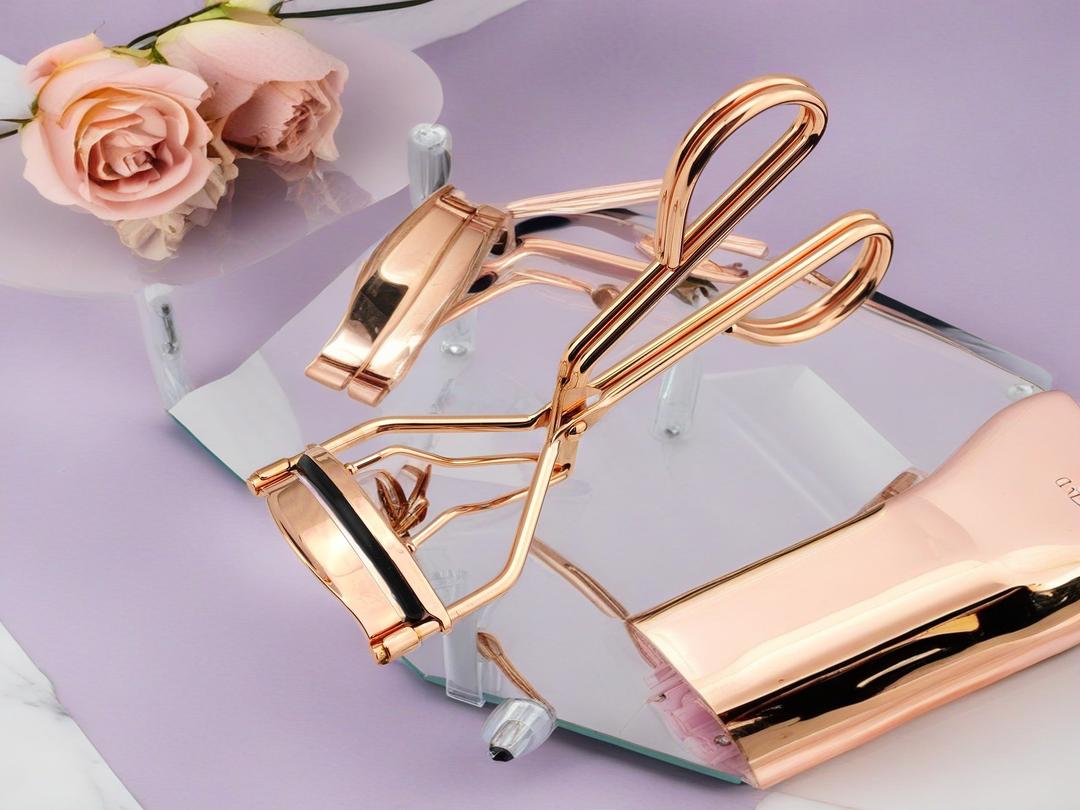 Mejores rizadores de pestañas: elegancia y funcionalidad del oro rosa