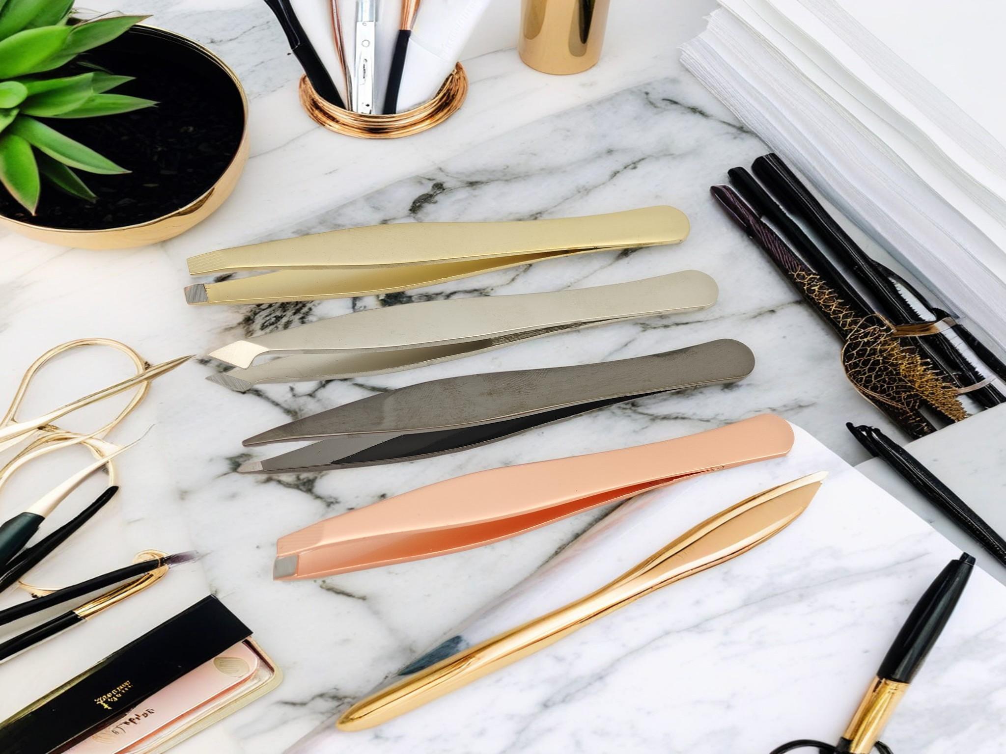 Pinces de précision pour extensions de cils et retouches des sourcils