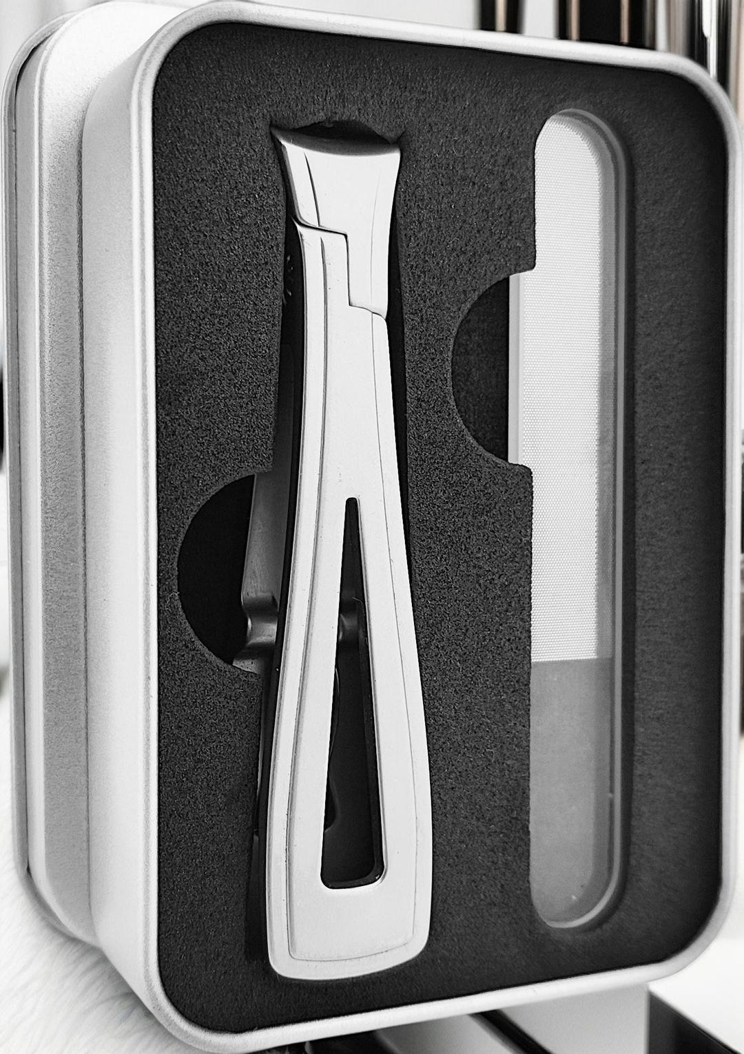 Nail Clipper con revolucionaria metalurgia en polvo
