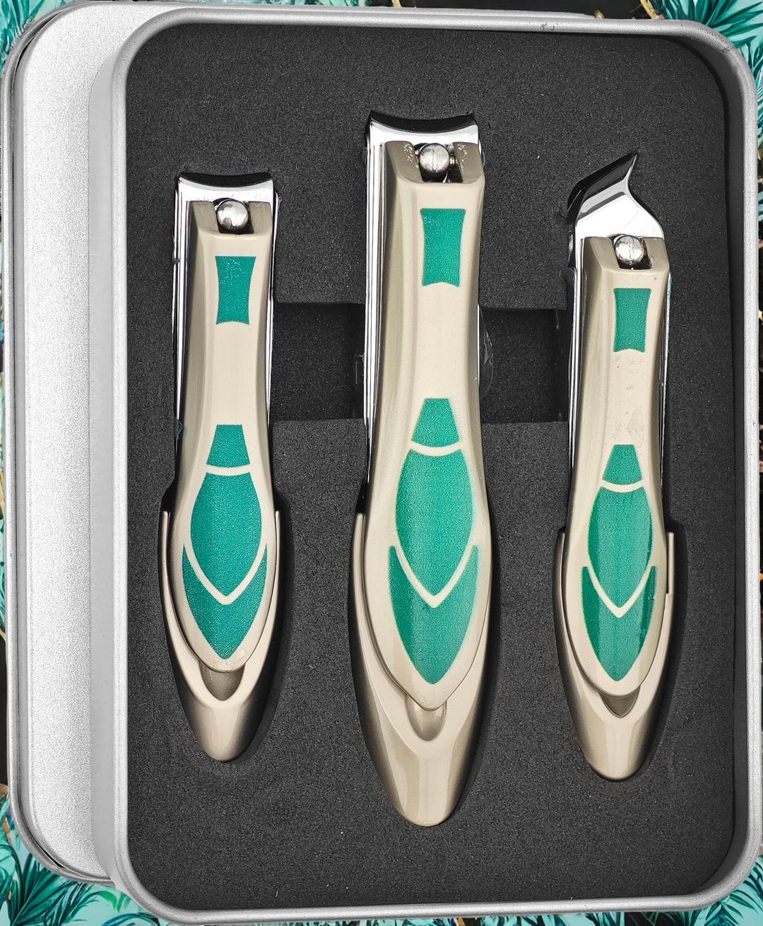 Retouching art with professional nail clippers