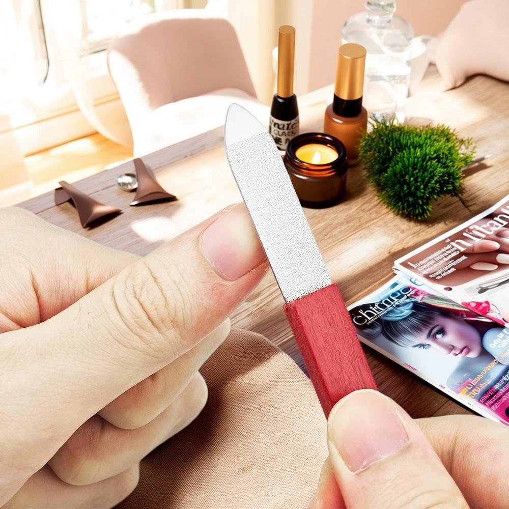 基本的指甲护理产品，用于完美修饰