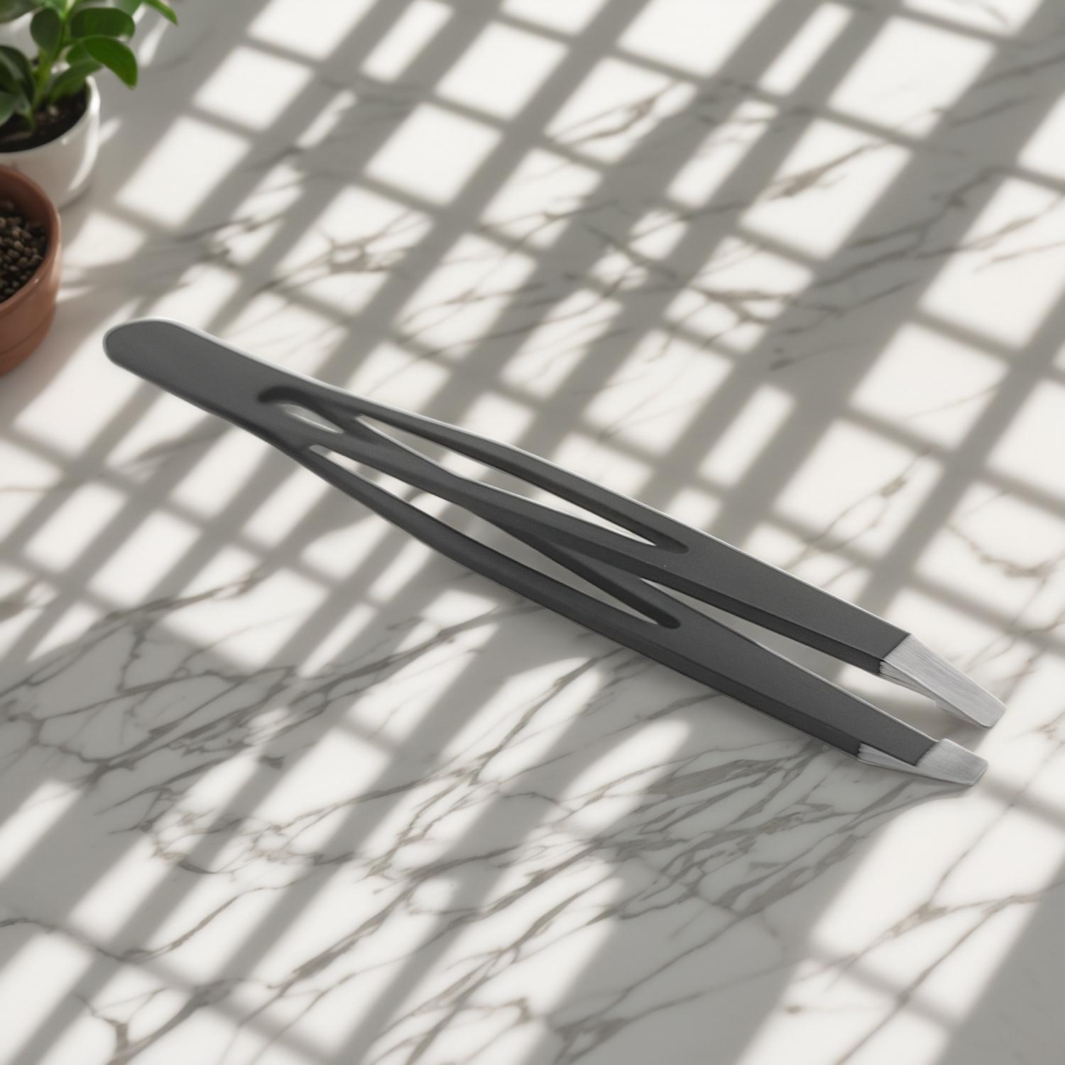 Eyebrow Tweezers in Bulk: A B2B Buying Guide for Salons and Beauty Suppliers