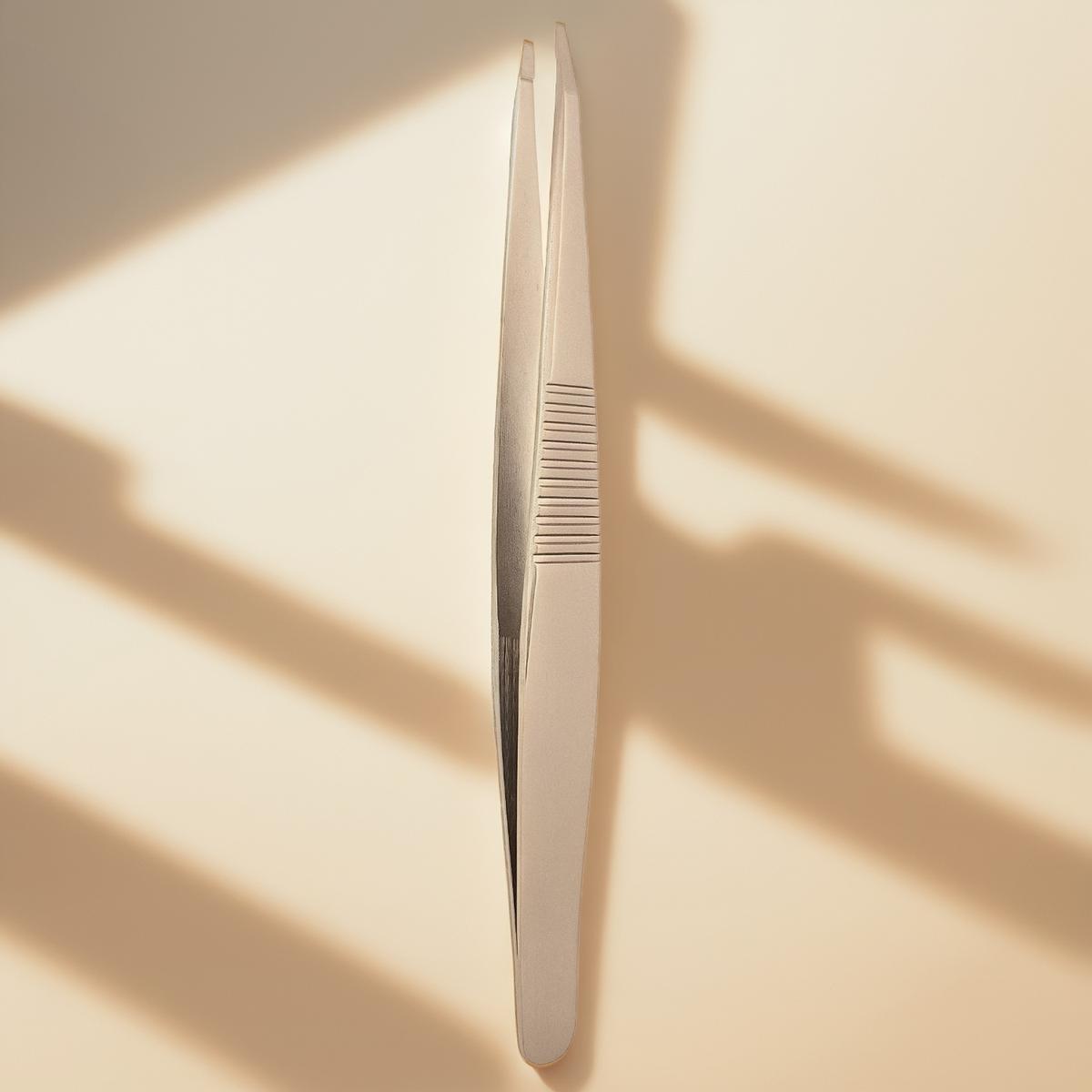 Bulk Eyebrow Tweezers: Essential for B2B Beauty Professionals