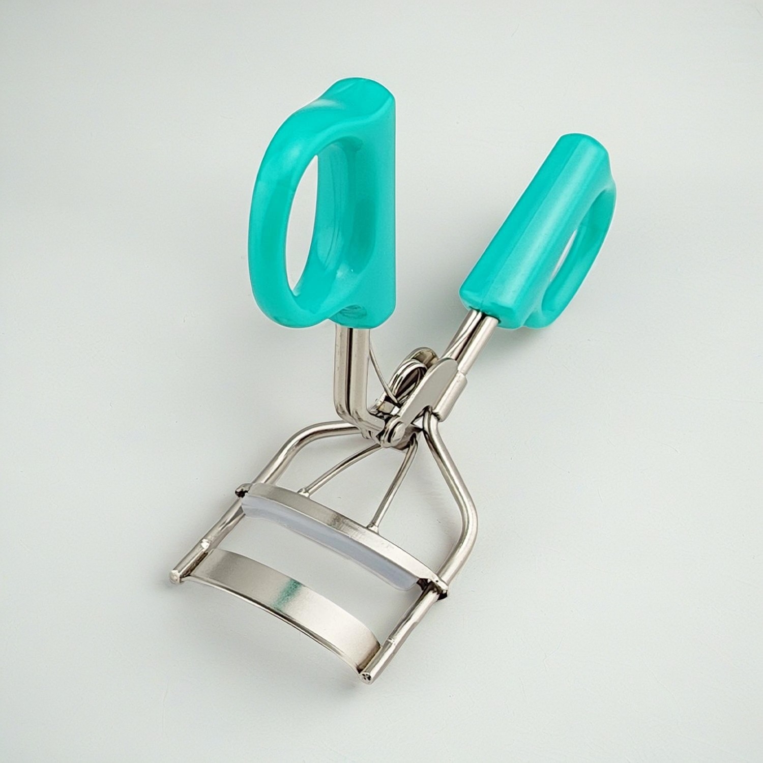 Elevate Your Look with the Best Eyelash Curler by Olimor Beauty