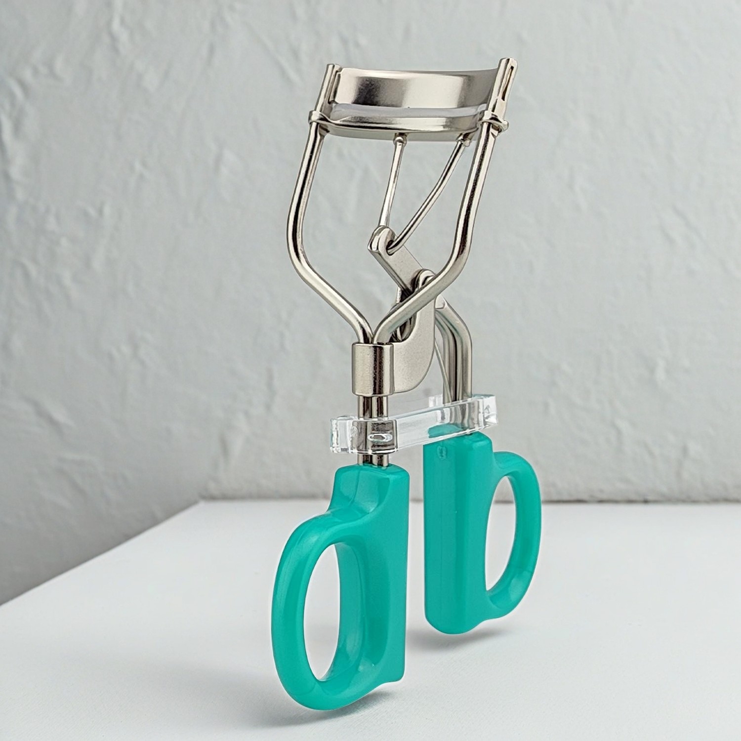 Elevate Your Look with the Best Eyelash Curler by Olimor Beauty