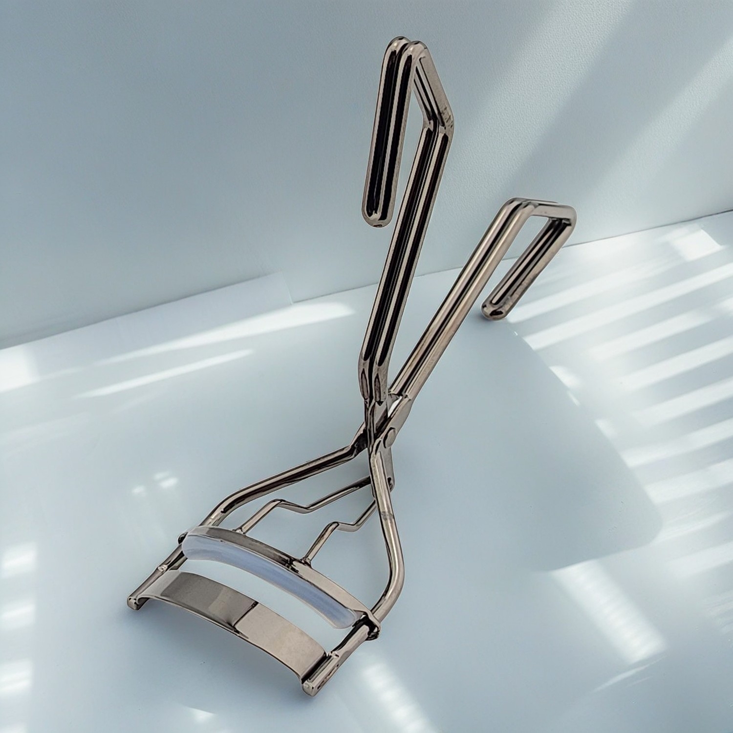 Discover the Best Eyelash Curler for Luminous Lashes