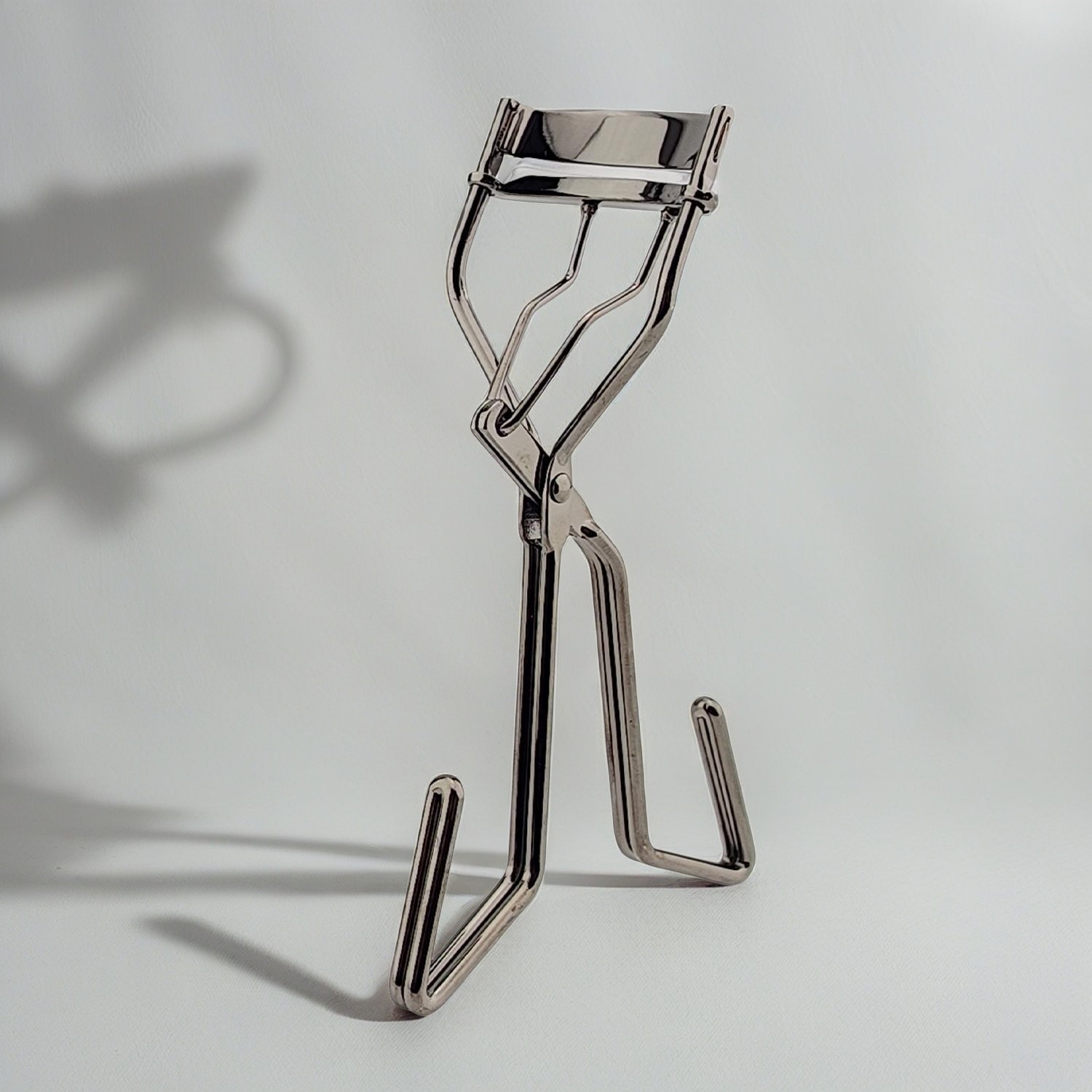 Discover the Best Eyelash Curler for Luminous Lashes