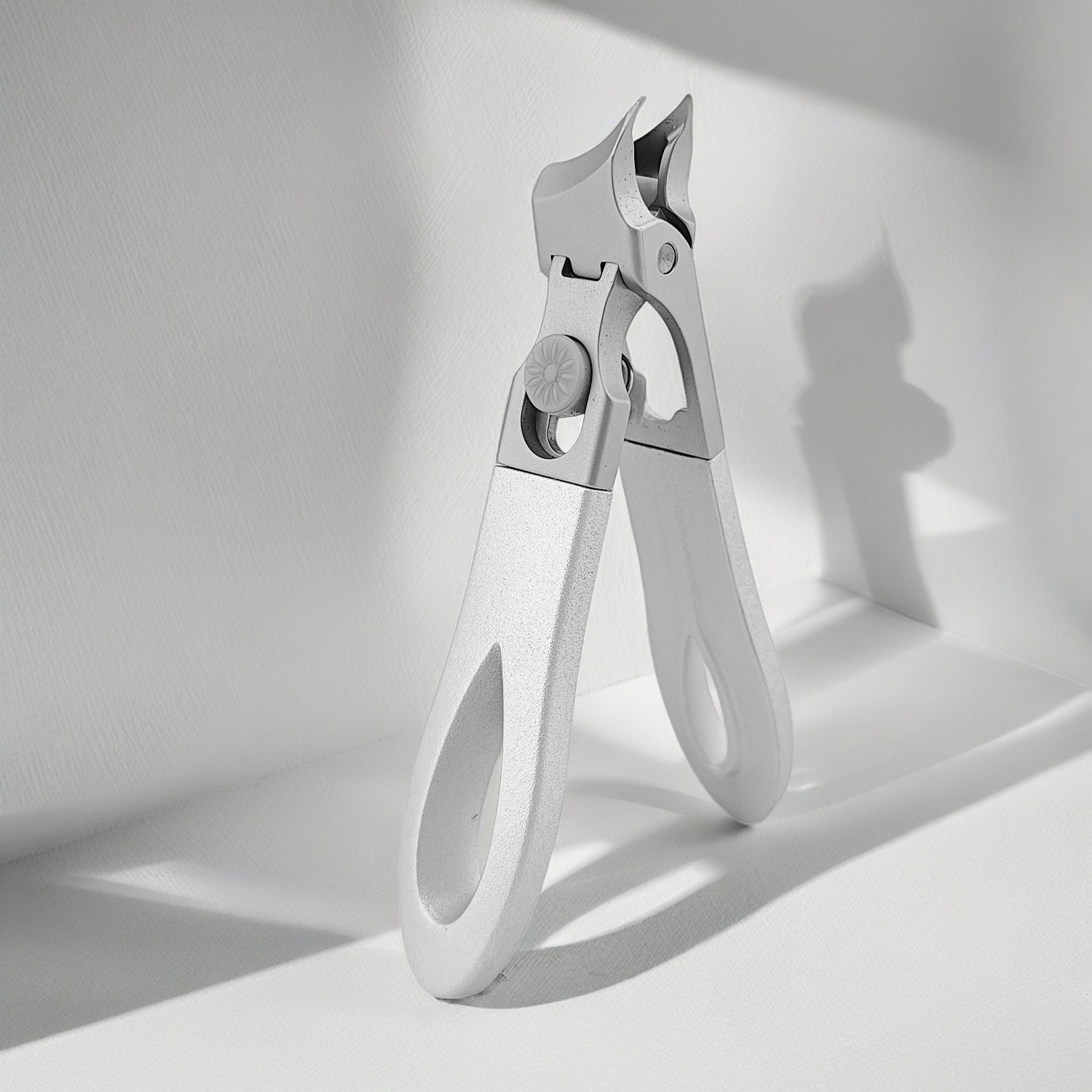 Nail Clippers for Thick Nails: Precision and Comfort