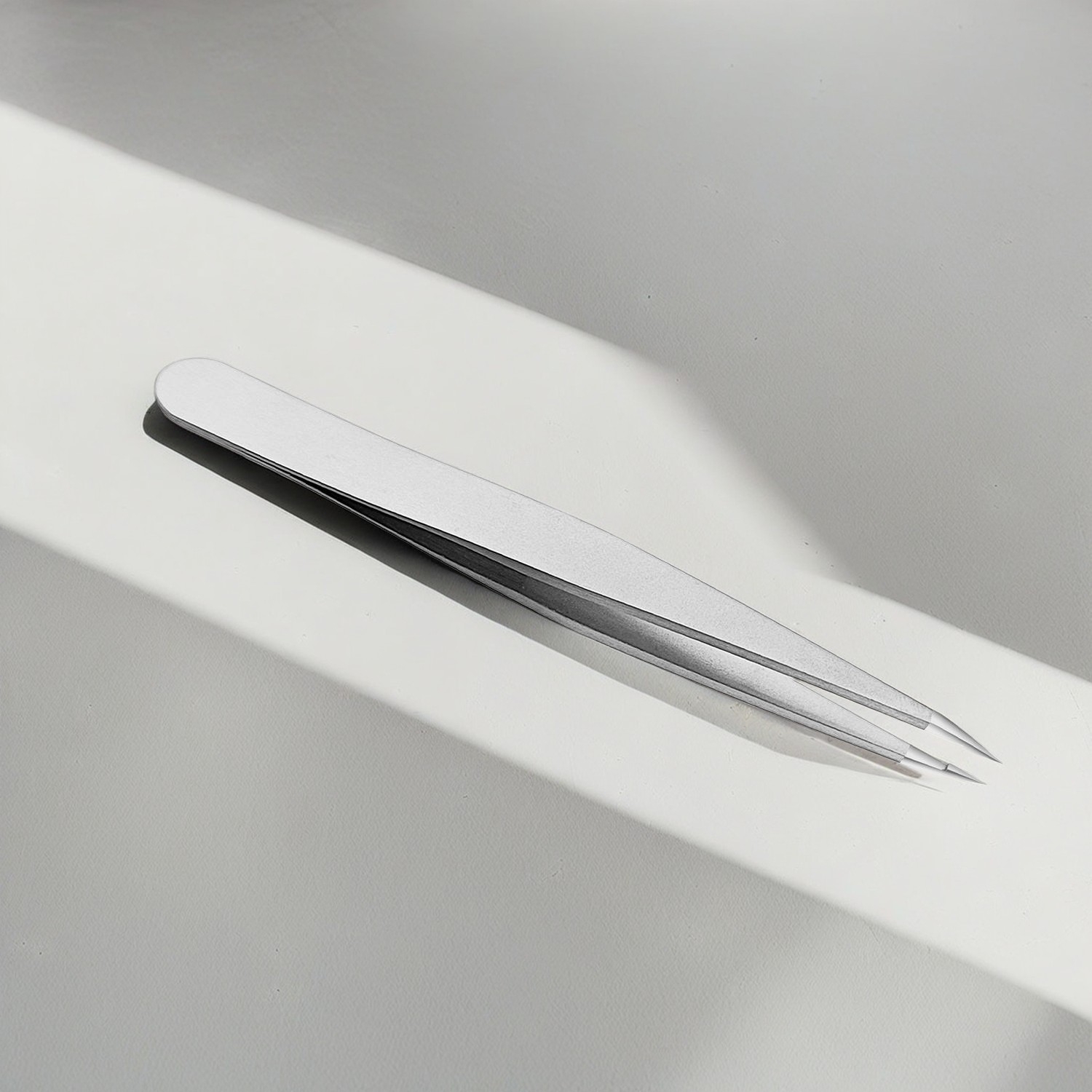 Best Tweezers for Eyebrows: Precision and Professionalism