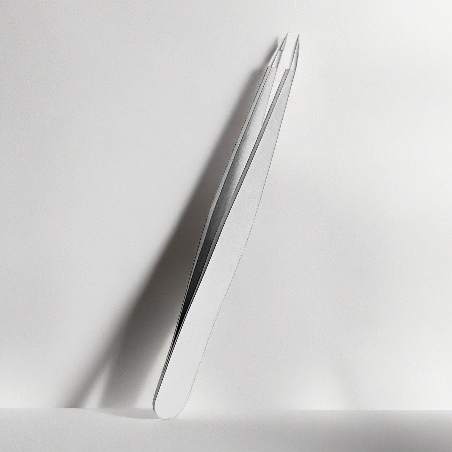 Best Tweezers for Eyebrows: Precision and Professionalism