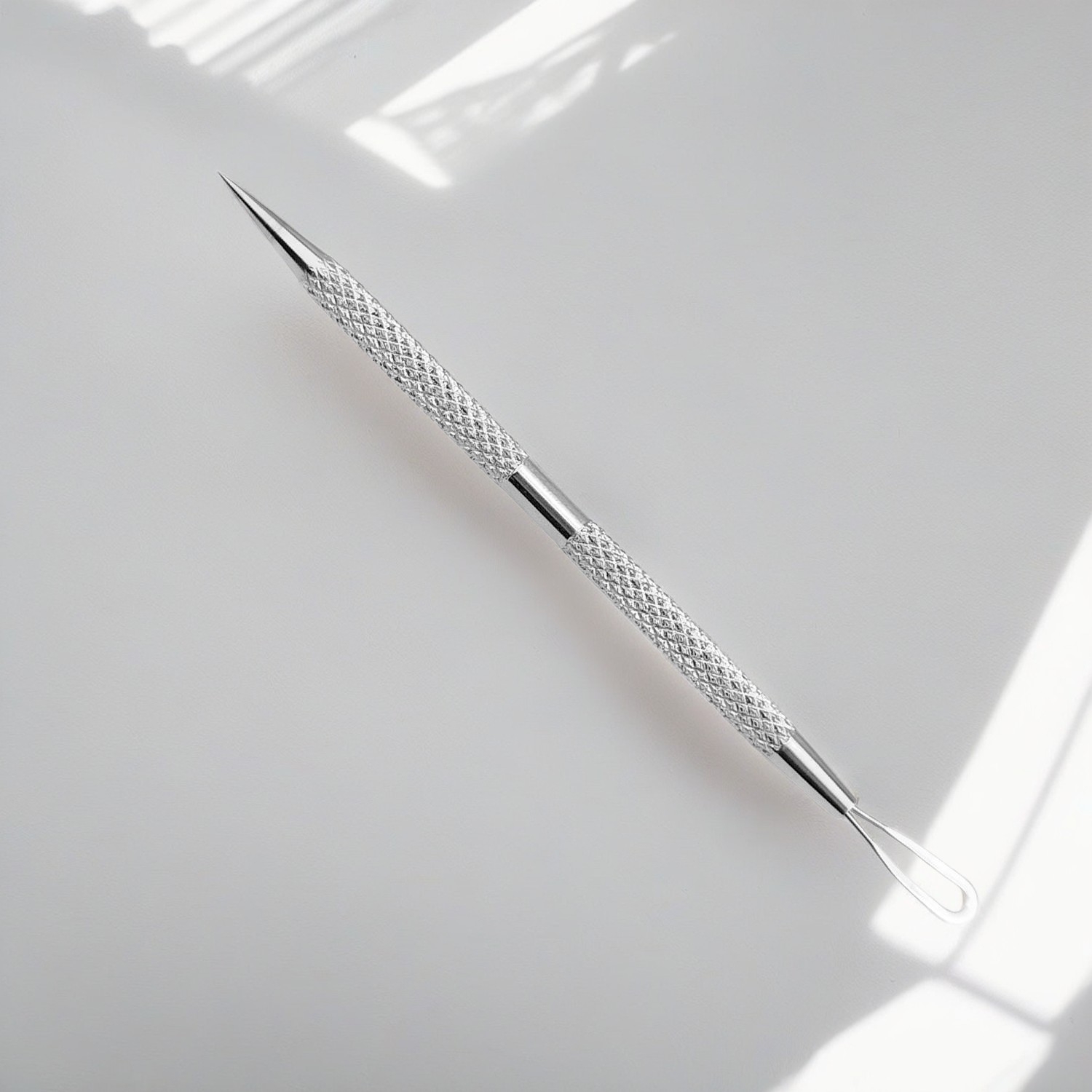 Blackhead Extractor: Elegance and Efficiency in Skincare