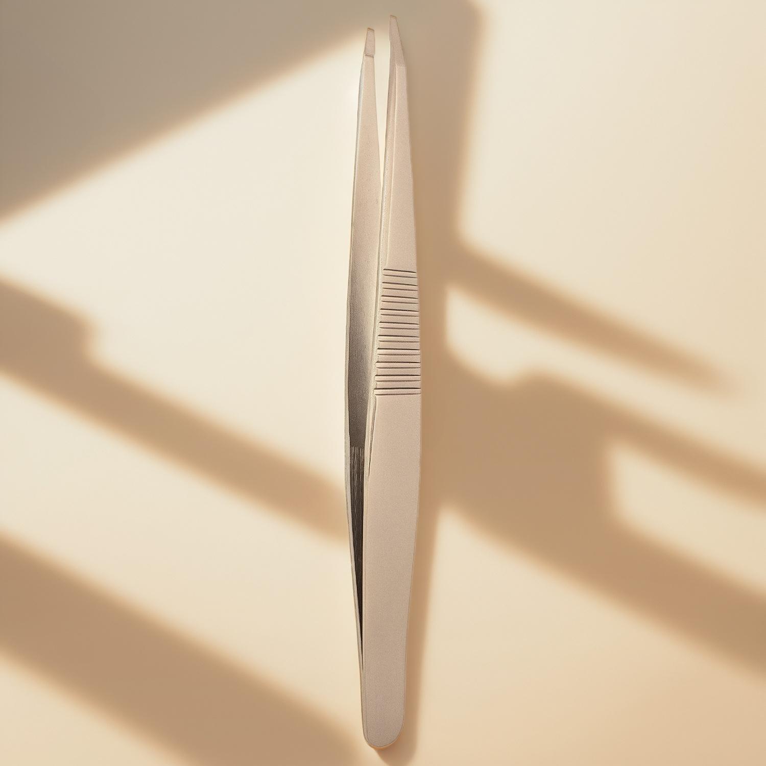 Bulk Eyebrow Tweezers for Salons, Retailers and Beauty Buyers