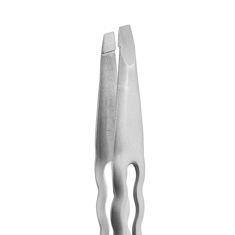 Precision with Stainless Steel Tweezers: Ultimate Grooming Tools