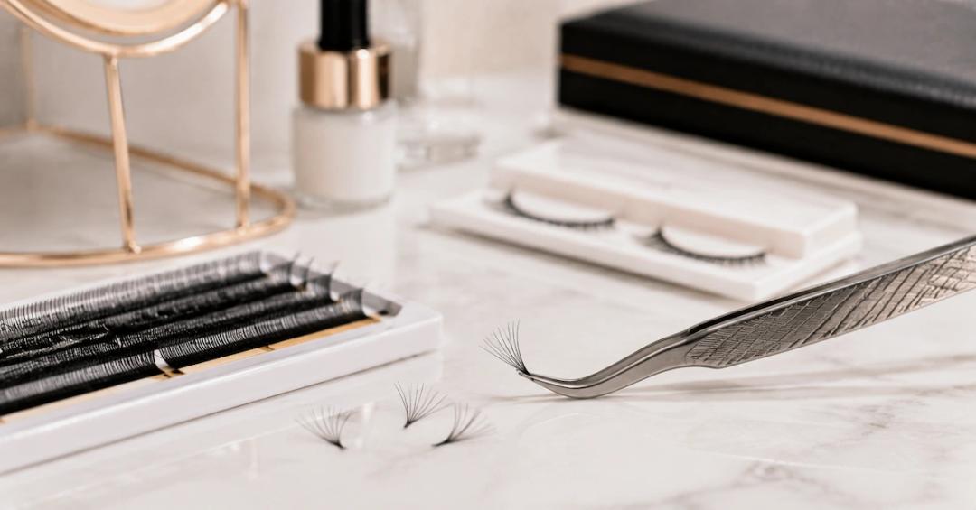 How to Choose Tweezers for Lash Extensions