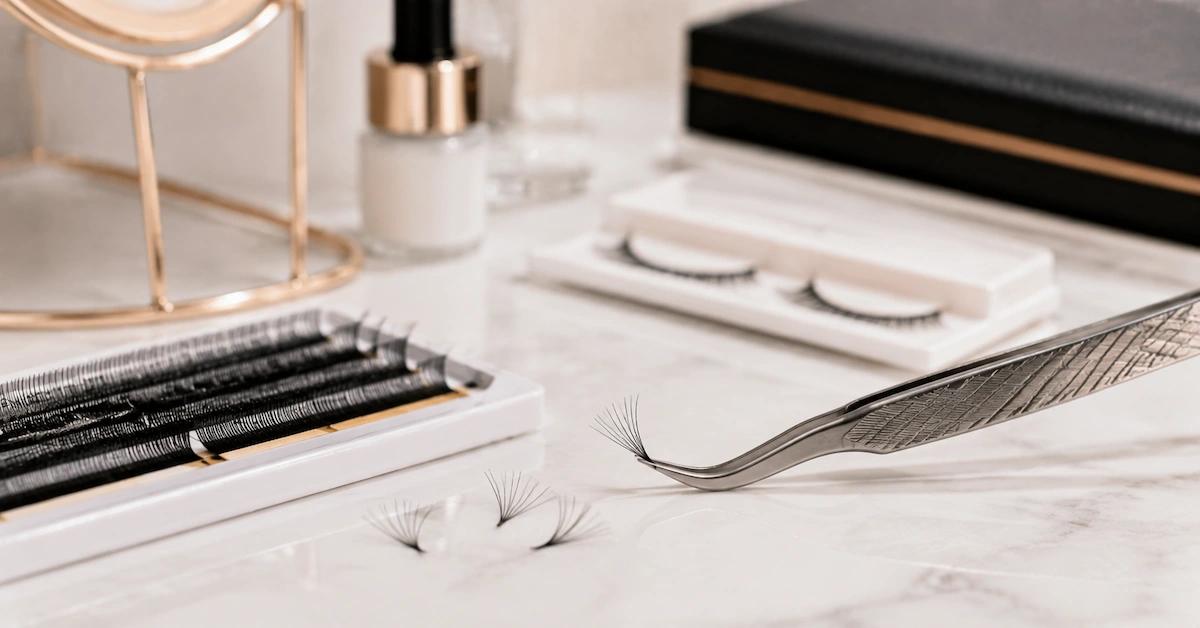 How to Choose Tweezers for Lash Extensions