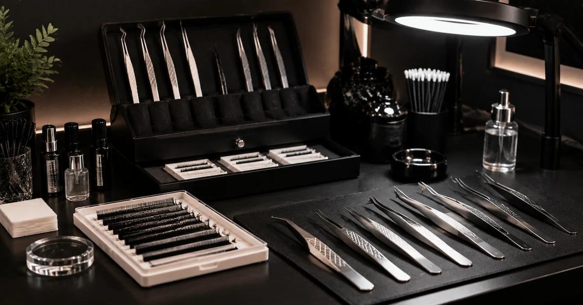 How to Choose Tweezers for Lash Extensions